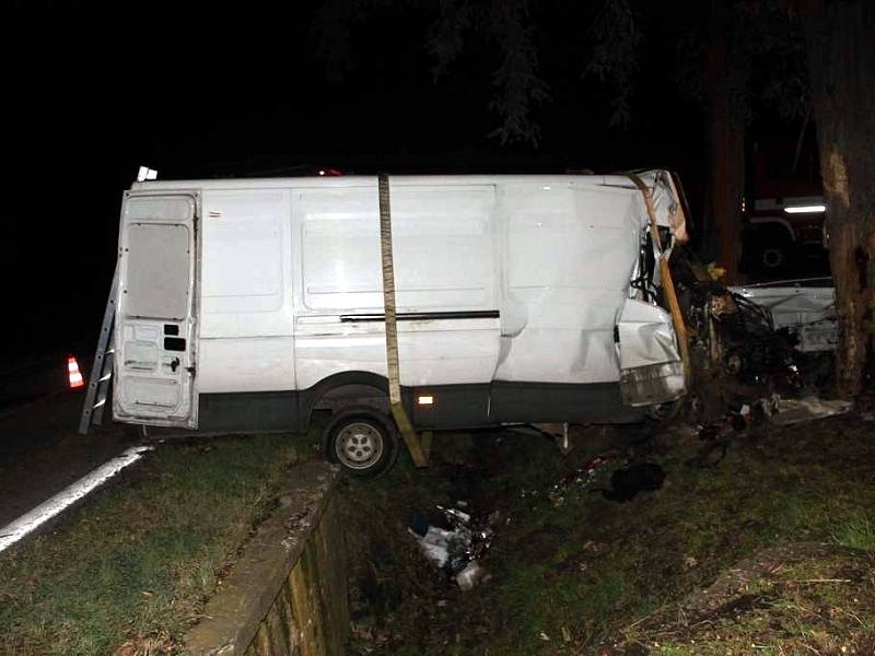 Opilý řidič narazil do stromu na silnici mezi Žarošicemi a Nížkovicemi.