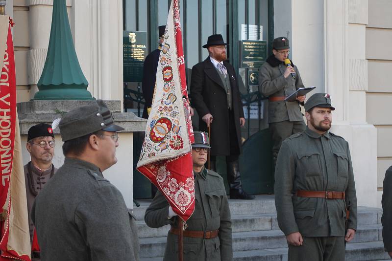 Přesně po sto letech se uskutečnila v sobotu na Masarykově náměstí slavnostní přísaha Slovácké brigády.