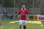 Fotbalisté třetiligového Uherského Brodu (červené dresy) v předkolo MOL Cupu zdolali divizní Bzenec 3:1.