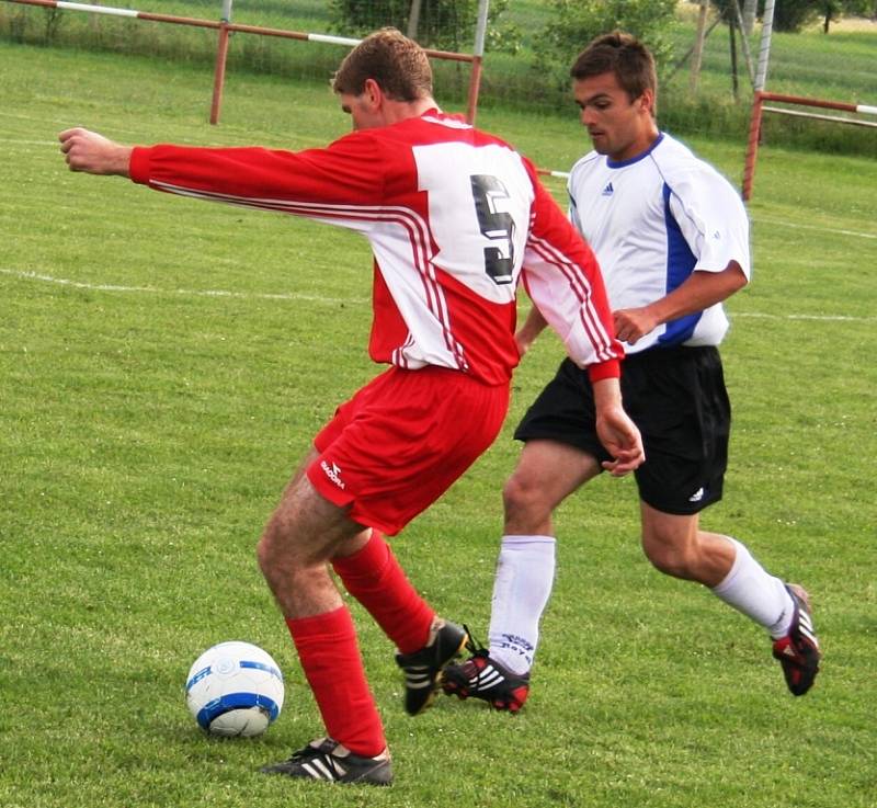 Fotbalisté Starého Poddvorova poprvé v historii klubu vyhráli okresní přebor a postoupili do krajských soutěží. 