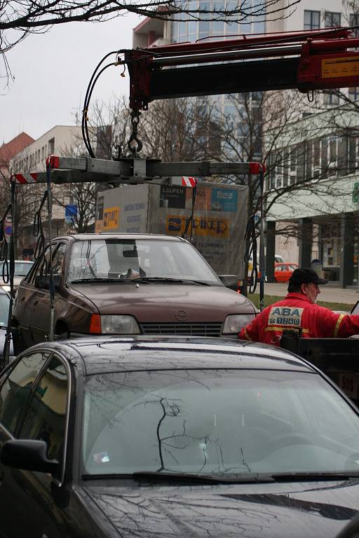 Nepohodlný Opel z Národní třídy zmizel