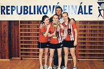 Stolní tenistky Hodonína Lucia Ivanová, Veronika Kmeťová a Barbora Kapounová bez porážky ovládly celostátní finále středních škol.