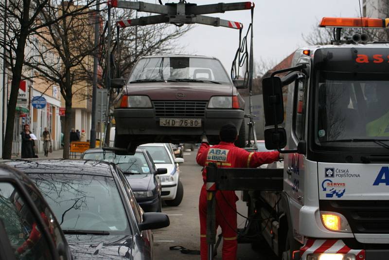 Nepohodlný Opel z Národní třídy zmizel