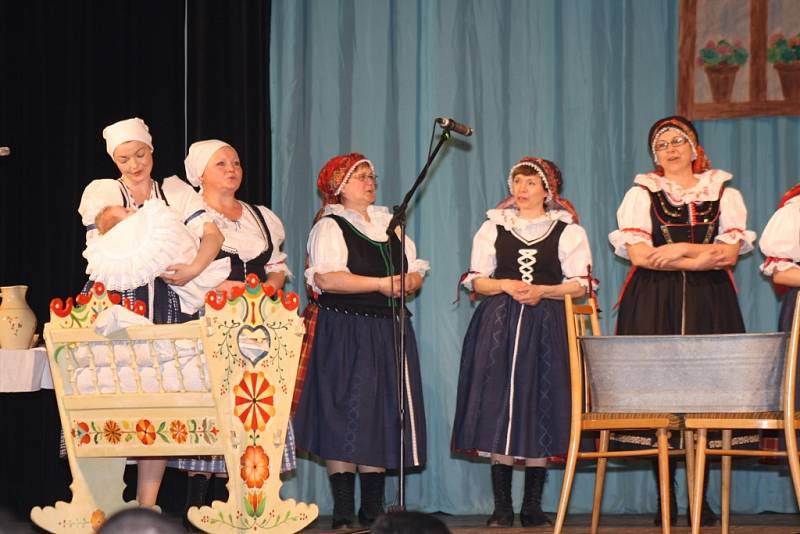 V sobotu večer se lidem ve Ždánicích představilo šest folklorních souborů