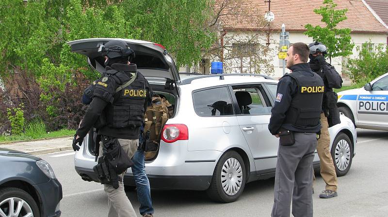 Policejní zásah v Sudoměřicích na Hodonínsku. V pondělí tam střelec několikrát vypálil poblíž školy.