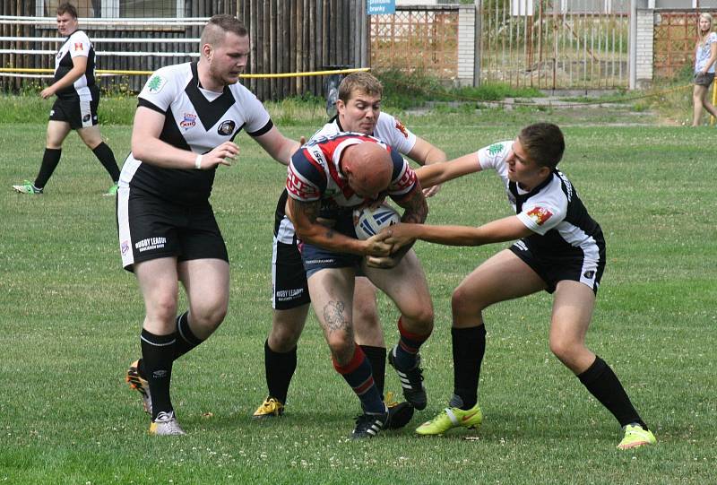 Fotbalový stadion Sokola v Rybářích v sobotu zažil jednu velkou sportovní premiéru. V Hodoníně se totiž vůbec poprvé uskutečnil mezinárodní turnaj v ragby, který uspořádal nedávno vzniklý tým Black Angels.