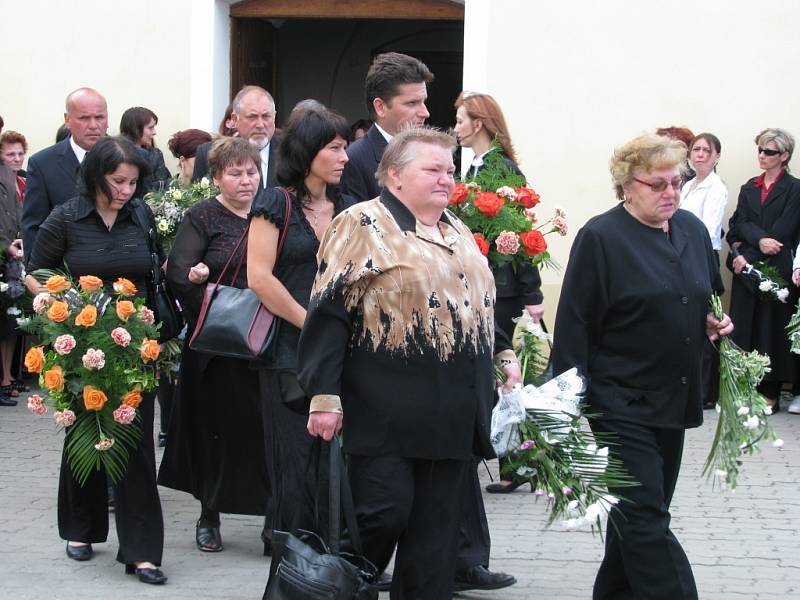 Pohřeb zavražděných dětí v Blatnici