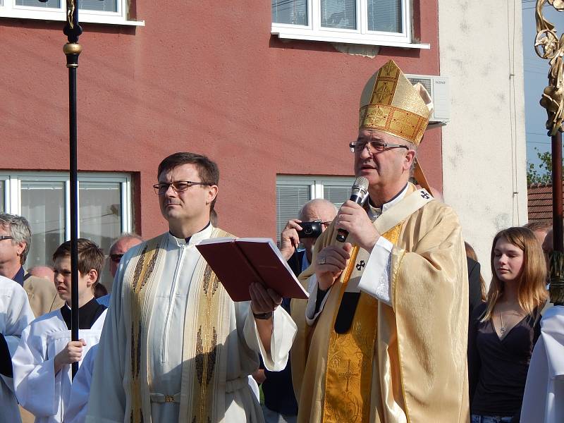 V Bukovanech kromě kaple zasvěcené svatému Janu Pavlovi II. nyní stojí také jeho socha. Autorem více než dvoumetrového díla je akademický sochař Radim Hanke ze Zlína. Požehnal ji arcibiskup olomoucký Jan Graubner.