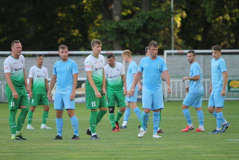 Fotbalisté Bzence (v zelených dresech) porazili Lednici 4:1.