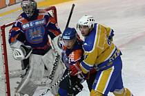 Hodonínští hokejisté deklasovali v 6. kole druhé ligy skupiny Střed Nymburk 9:1.