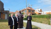 V Bukovanech kromě kaple zasvěcené svatému Janu Pavlovi II. nyní stojí také jeho socha. Autorem více než dvoumetrového díla je akademický sochař Radim Hanke ze Zlína. Požehnal ji arcibiskup olomoucký Jan Graubner.