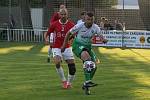 Fotbalisté třetiligového Uherského Brodu (červené dresy) v předkolo MOL Cupu zdolali divizní Bzenec 3:1.