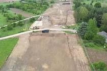 Průlet dronu nad D55 u Moravského Písku: Podívejte se, jak stavba pokročila
