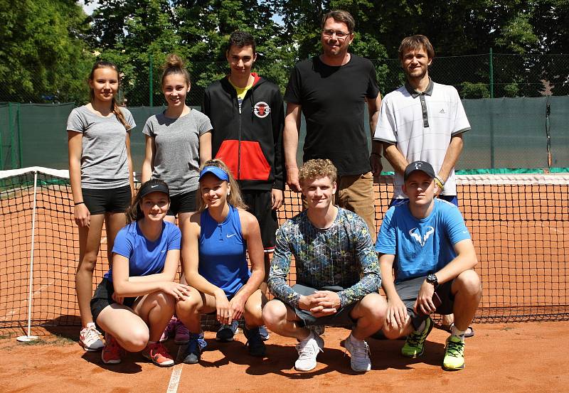 Hodonínští tenisté v soutěži smíšených družstvech dospělých podlehli tradičnímu rivalovi, celku ŽLTC Brno, 3:6.