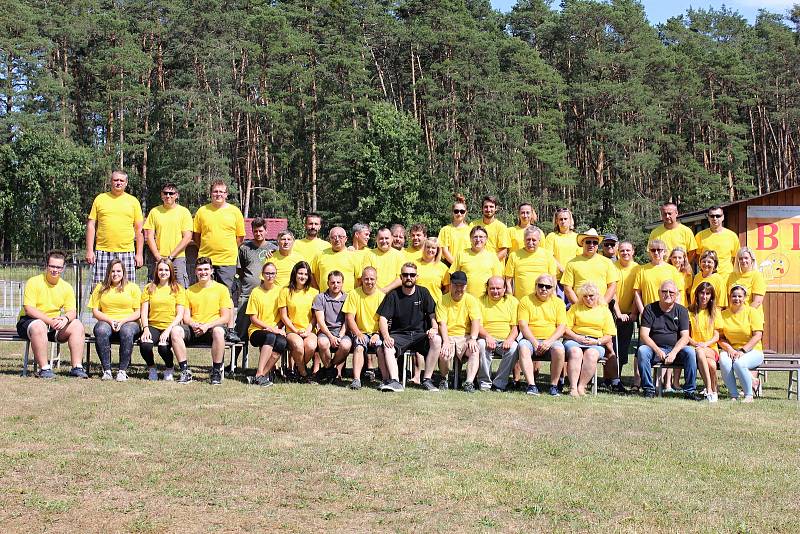 V hasičském areálu ve Vacenovicích se uskutečnil osmý ročník Bierfestu. Letos návštěvníkům nabídla třiadvacet druhů piva. Během svátečního odpoledne si mohli lidé kromě zlatavého moku zasoutěžit nebo poslechnout muziku. Výtěžek z akce putuje každoročně na