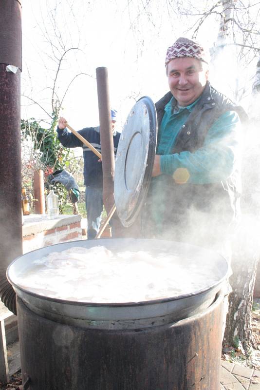 Gurmáni z Mikulčic uspořádali další ročník Mikulecké zabijačky.