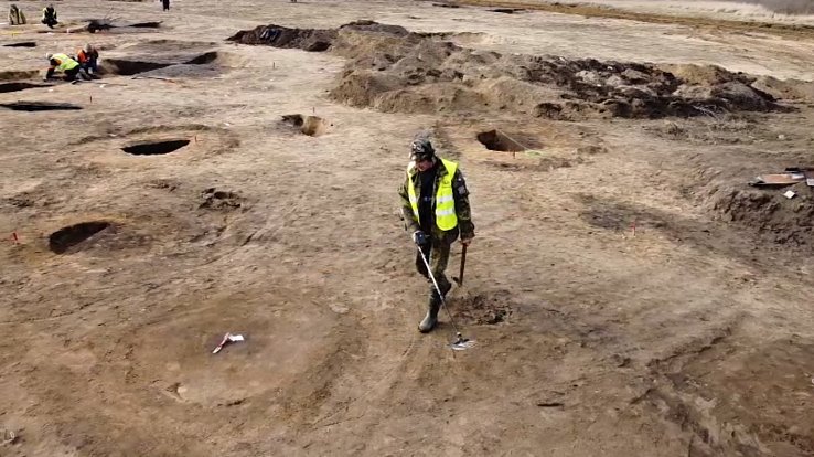 Záchranný archeologický výzkum na nové trase dálnice D 55 u Bzence.