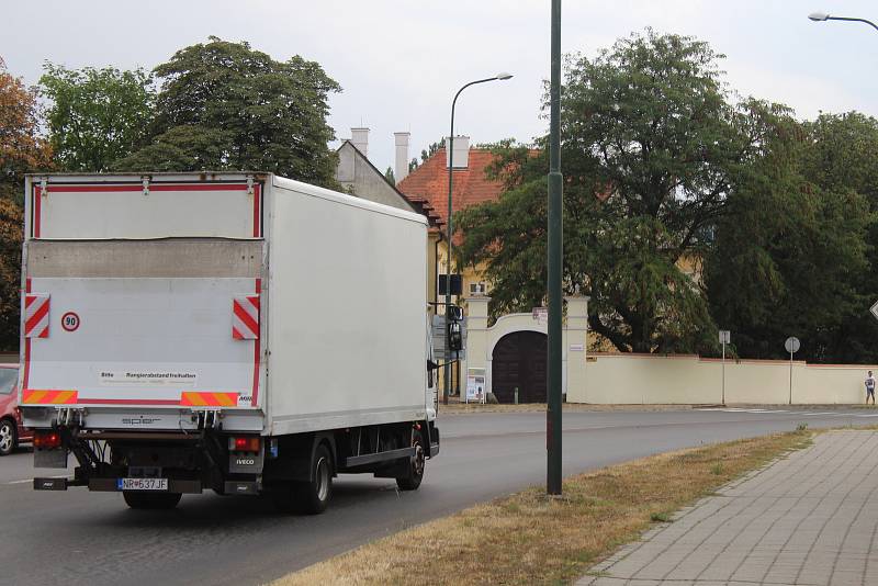 Průtah Hodonína ve směru na Slovensko čekají nákladné opravy.