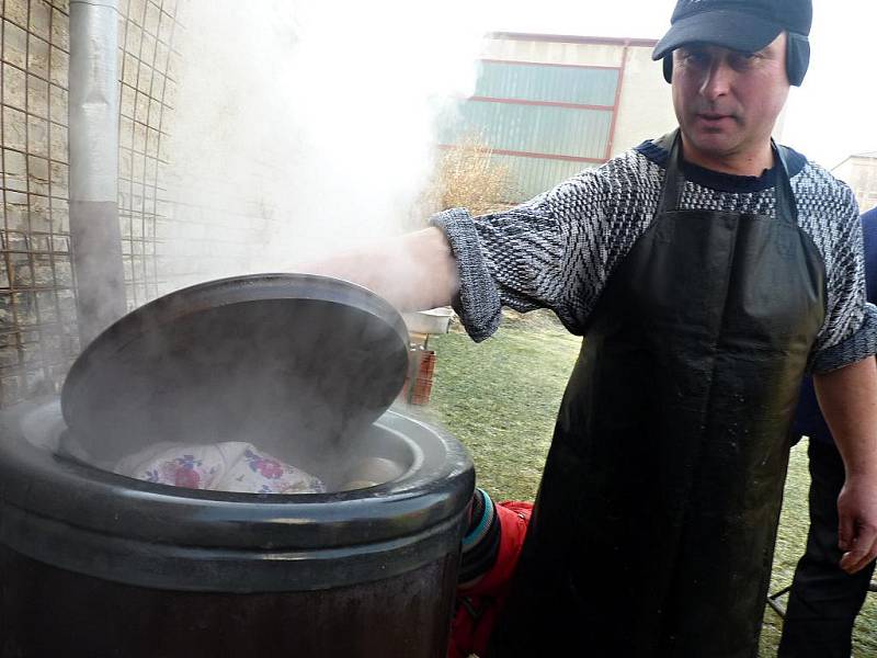 Strážnické rodinné centrum uspořádalo první ročník zabijačky.