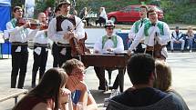 Festival otevřených sklepů zavítal na Strážnicko, kde stovky lidí přilákaly petrovské Plže.