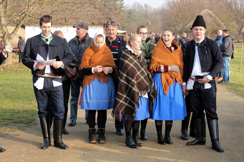 Jeden z tradičních pořadů strážnického skanzenu – Radujme se, veselme se. Návštěvníci zažili atmosféru adventu a vánočních svátků, jak je slavili předkové od svatého Mikuláše až po Tři krále.