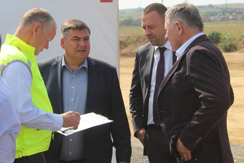 Slavnostní zahájení stavby úseku dálnice D55 Staré Město - Moravský Písek u Nedakonic.