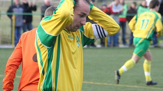 MSFL 2009/10: FK Mutěnice (ve žlutém) vs. Fulnek