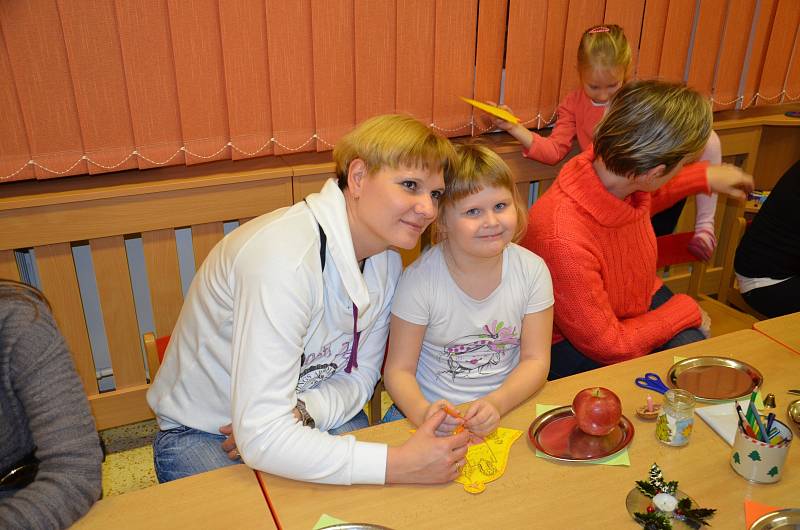 Ratíškovice - Na celorepublikové akci Deníku Česko zpívá koledy, se sešlo před obecním úřadem v Ratíškovicích kolem stovky místních.