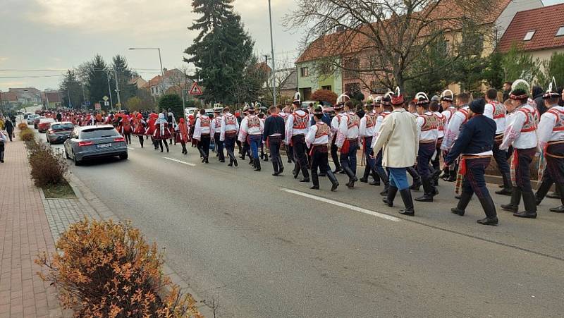 Svatobořice-Mistřín ovládli krojovaní. O tradice je zde pořád velký zájem i mezi mladými.