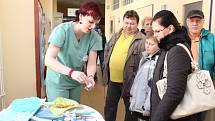 Den otevřených dveří v Nemocnici Kyjov. Lidé navštívili vybraná oddělení a některé činnosti si přímo vyzkoušeli.