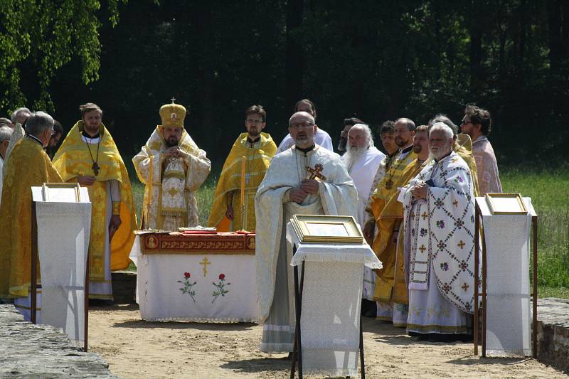 Jaro v Rasticově městě Morava. Pravoslavná cyrilometodějská pouť se svatou liturgií.