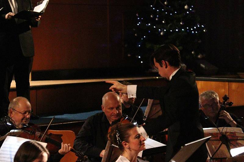 Český filharmonický sbor Brno a Orchestr Czech Virtuosi ve Strážnici.