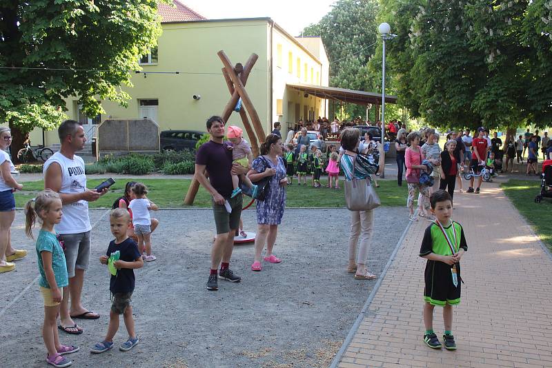 Výsadba obecního stromu v Čejči k 800 letům od první písemné zmínky o obci.