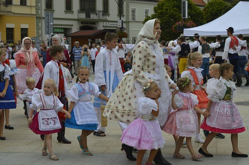 Pořádnou dávku hodového veselí zažili lidé v Hodoníně na Svatovavřineckých slavnostech.