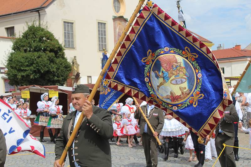 Primiční mše na náměstí v Kyjově novokněze a místního rodáka Filipa Hochmana.