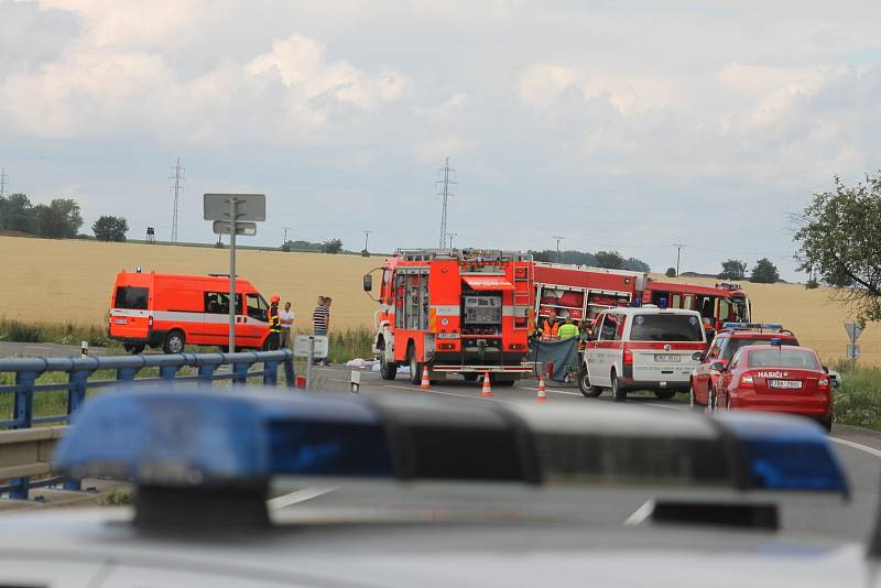 Mezi obcí Vnorovy a Strážnicí se stala tragická dopravní nehoda. Zahynuli při ní čtyři lidé.