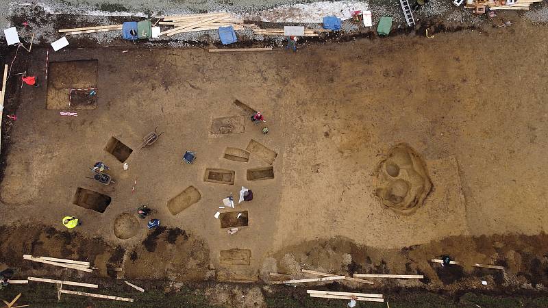 Záchranný archeologický výzkum na jihu Kyjova pohřebiště z doby bronzové.