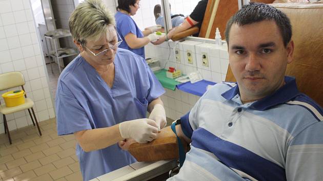 Devátý ročník akce Daruj krev s mužským sborem z Vacenovic v kyjovské nemocnici.
