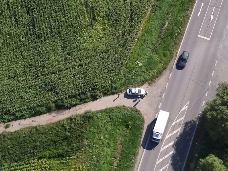 Policejní akce s vrtulníkem mezi Břeclaví a Hodonínem