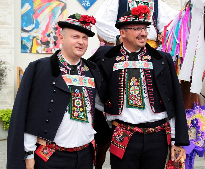 Hejtman Jihomoravského kraje se u příležitosti Slováckého roku v Kyjově oblékl do kyjovského kroje.