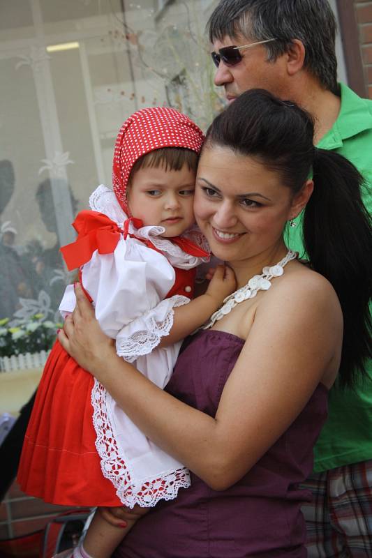 Víkend patřil ve Strážnici milovníkům folkloru. Na devětašedesátý ročník Mezinárodního folklorního festivalu Strážnice dorazili účinkující ze všech koutů České republiky i světa.