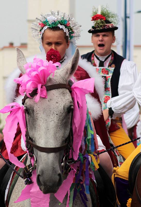 Očekávaná akce Slovácký rok na čtyři dny opanovala Kyjov. Také devatenáctý ročník nejstaršího regionálního folklorního festivalu v České republice zpestřila tradiční jízda králů v podání chasy ze Skoronic.