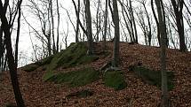 Turistický výšlap vedený Luďkem Šimkem obešel památníky a bunkr rozeseté po Chřibech. Cestami partyzánů šlo asi padesát lidí.