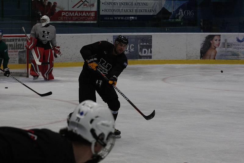 Hodonínští hokejisté ve čtvrtek poprvé vyjeli na led a zahájili přípravu na novou sezonu.