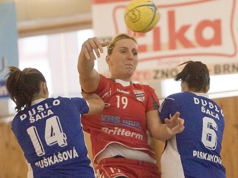Házenkářky Veselí nad Moravou ztratily v letošní sezoně první bod. Panenky po dvou výhrách na palubkovách soupeře remizovaly v úvodním domácím zápase se slovenskou Šaľou 24:24.
