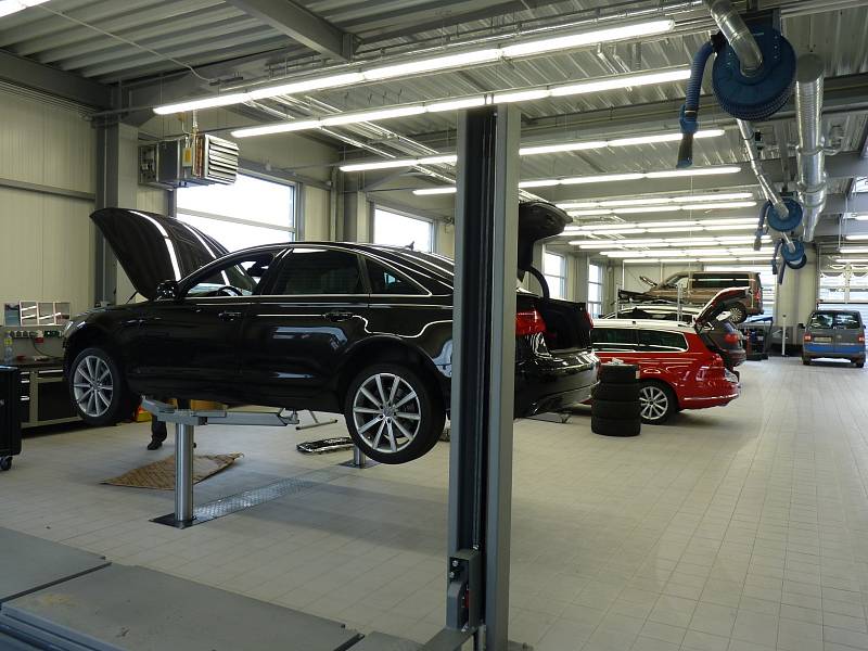 Top Centrum v Kyjově otvírá nejmodernější podnik zaměřený na prodej a servis automobilů u nás. Audi Terminal zaměstnává na dvě desítky lidí.