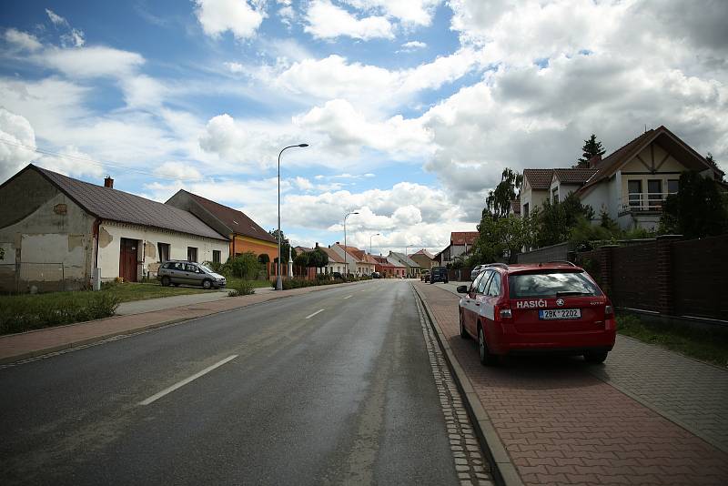 Následky tornáda jsou v postižených obcích stále víc než patrné.