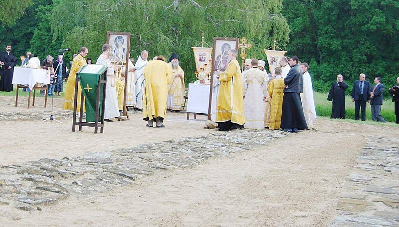 Bulhaři z celé Evropy oslavili svátek, Den Cyrila a Metoděje, v Mikulčicích na slovanském památníku.