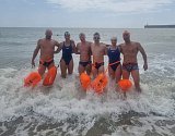 Plavci z Hodonína dorazili do anglického městečka Folkestone a absolvovali společný trénink v kanálu La Manche. Zdroj: Oddíl sportovního plavání Hodonín