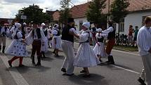 Ze slavnostního průvodu Mezinárodního folklorního festivalu ve Strážnici.